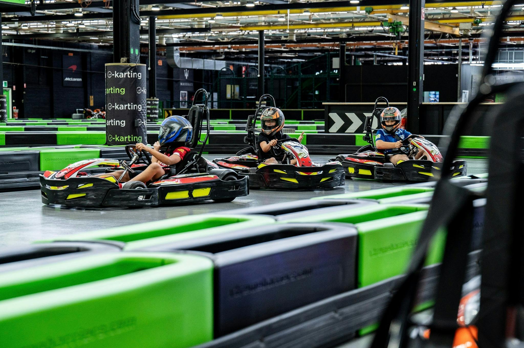 Elektrisches Indoor-Gokart-Fahren in Sydney