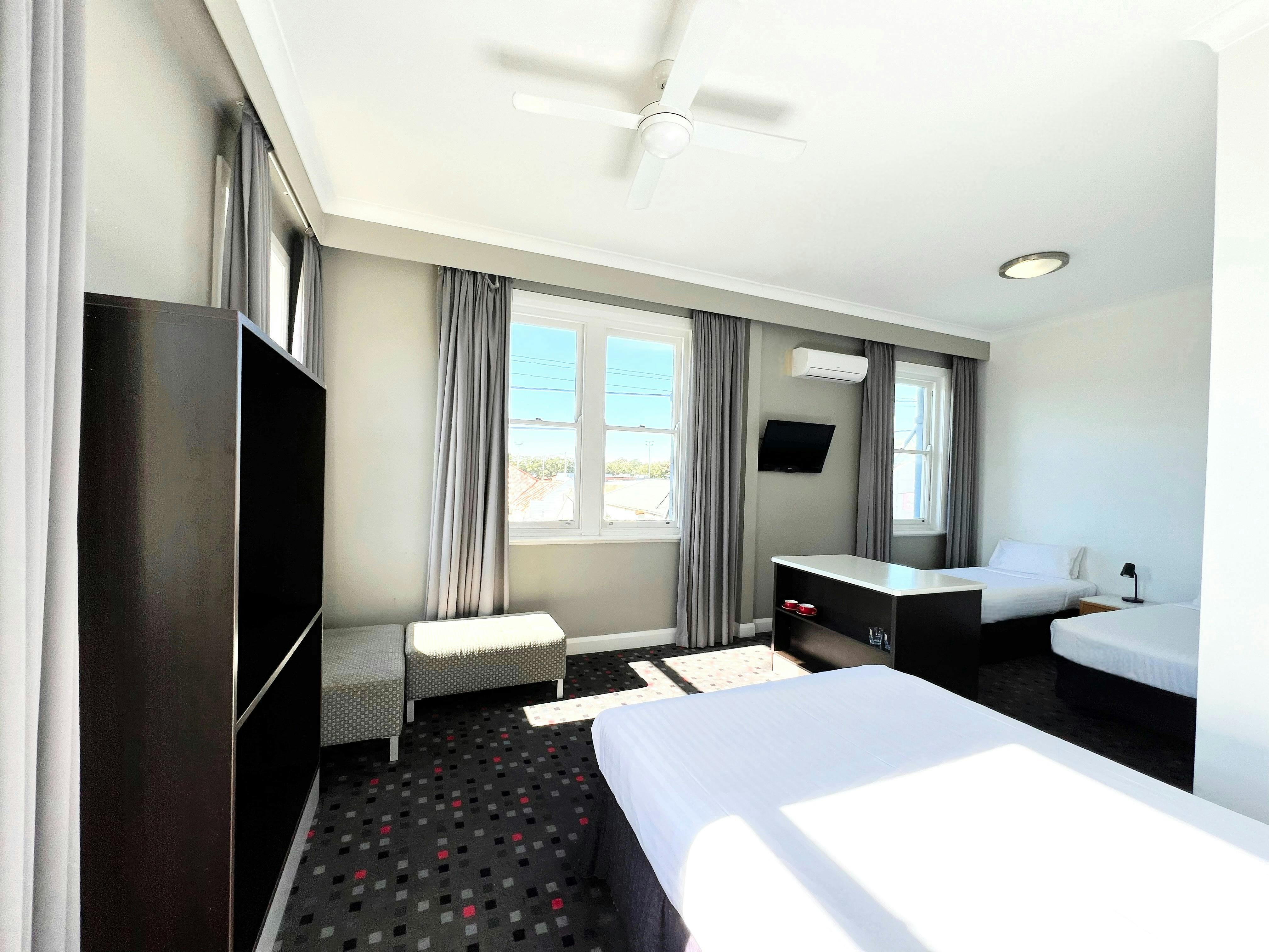 The Sunnyside Suite (Ensuite Bathroom)