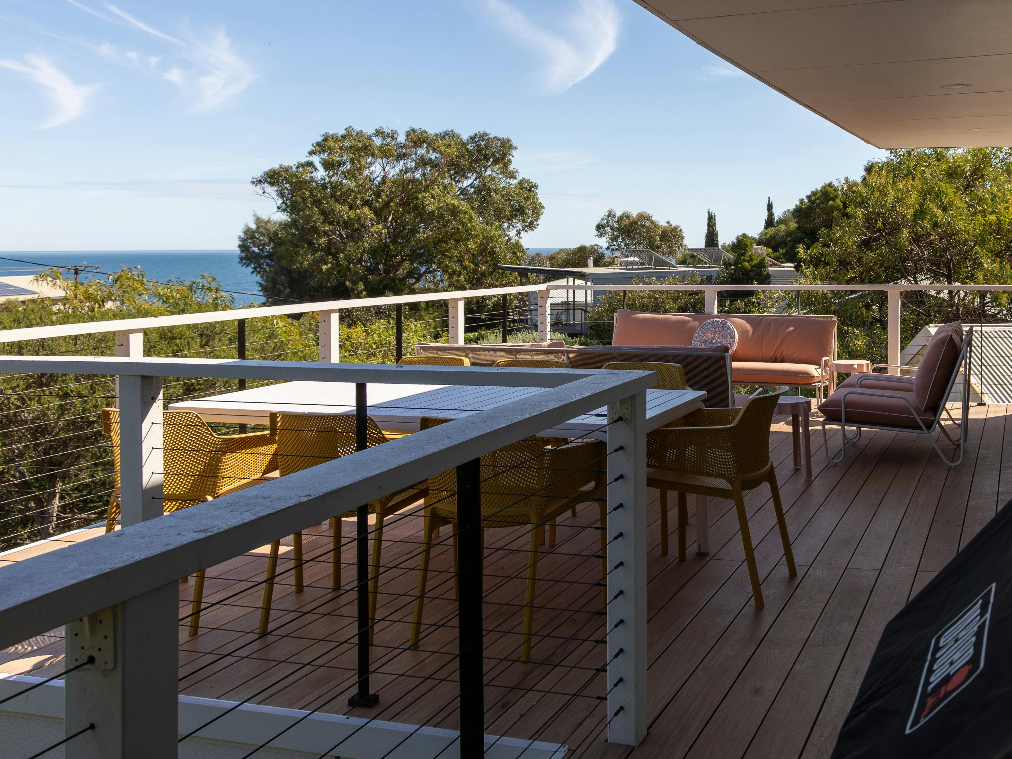 Retro Coastal Pet friendly Retreat Carrickalinga - Willy Wagtail Retreat Entertaining Coast View