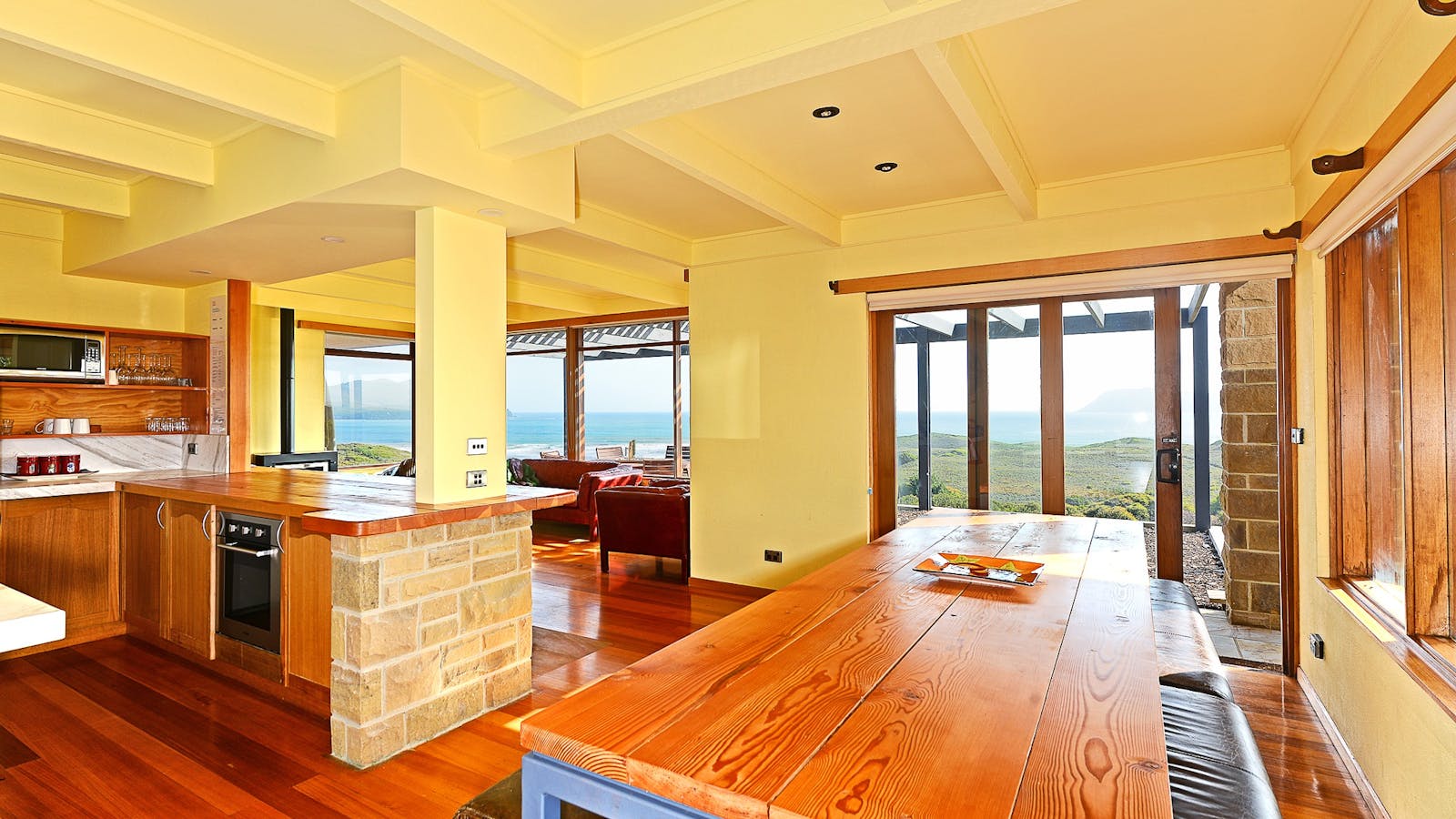 Cloudy Bay Villa - Dining area