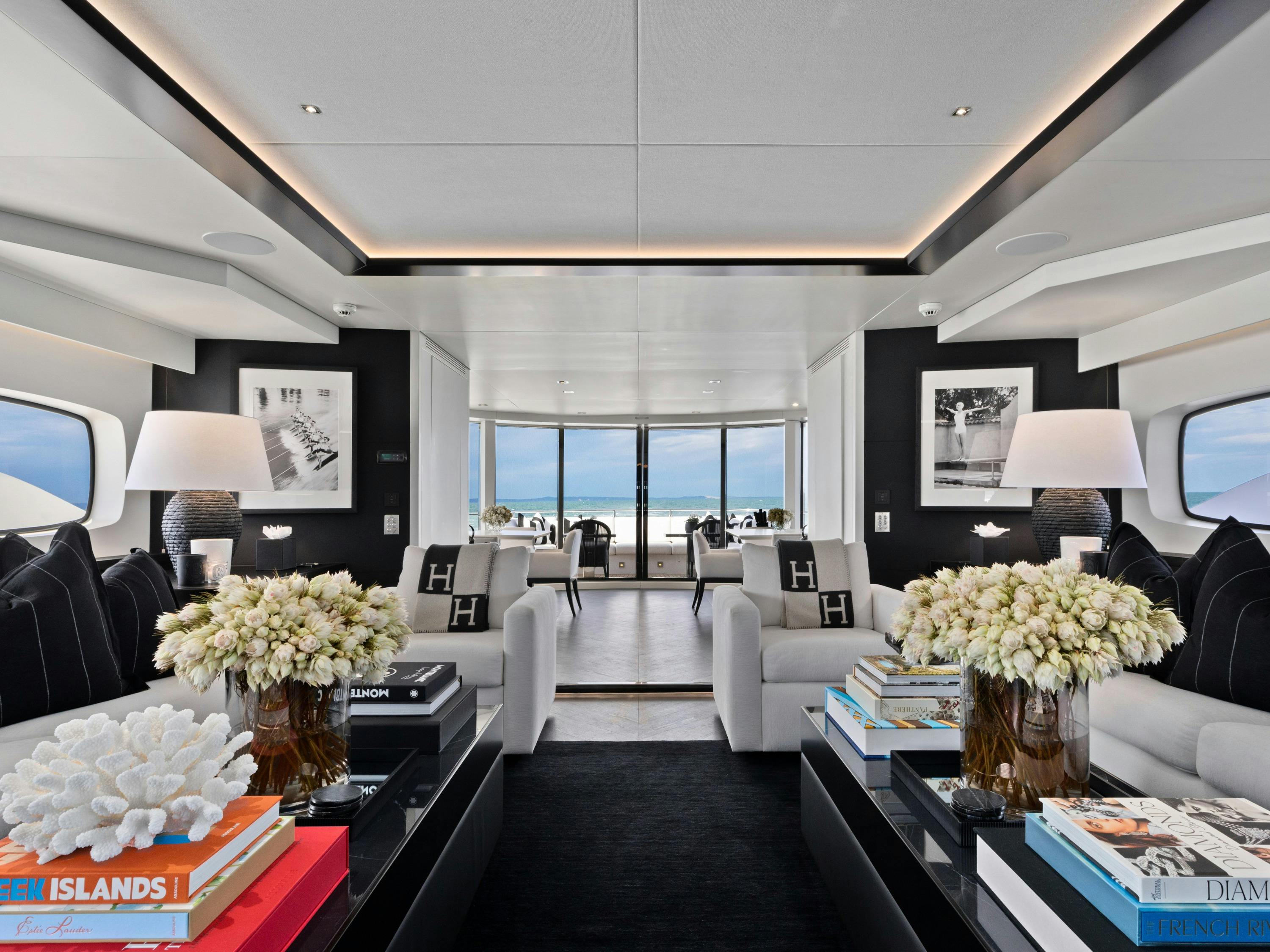 Saloon lounge