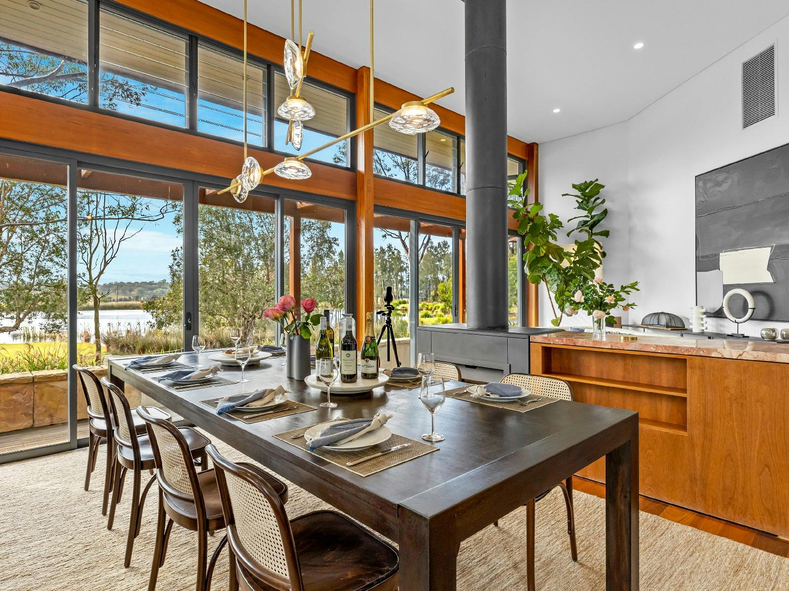 Hunter Villa dining area