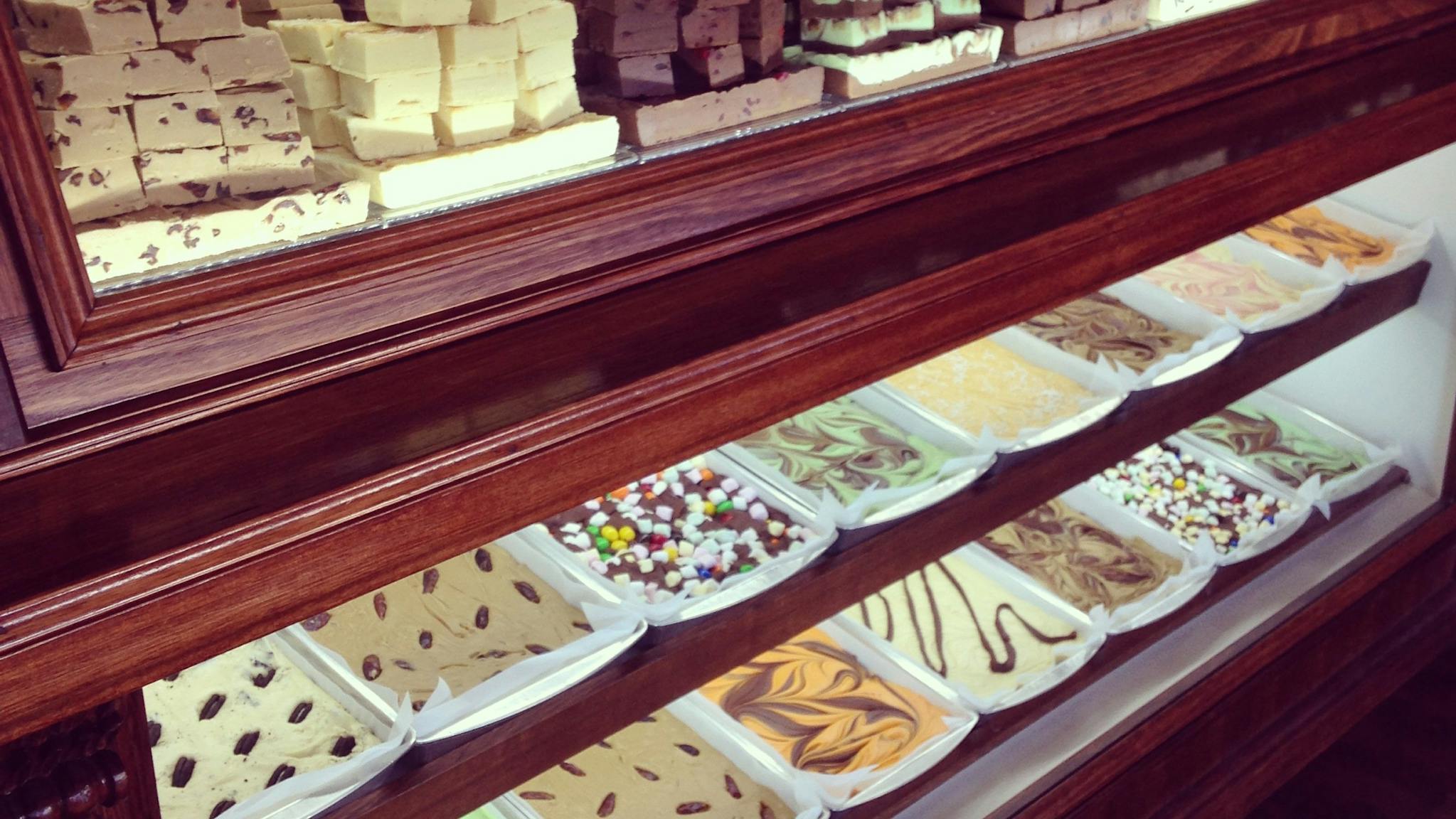 fudge display at fudge'n'good coffee