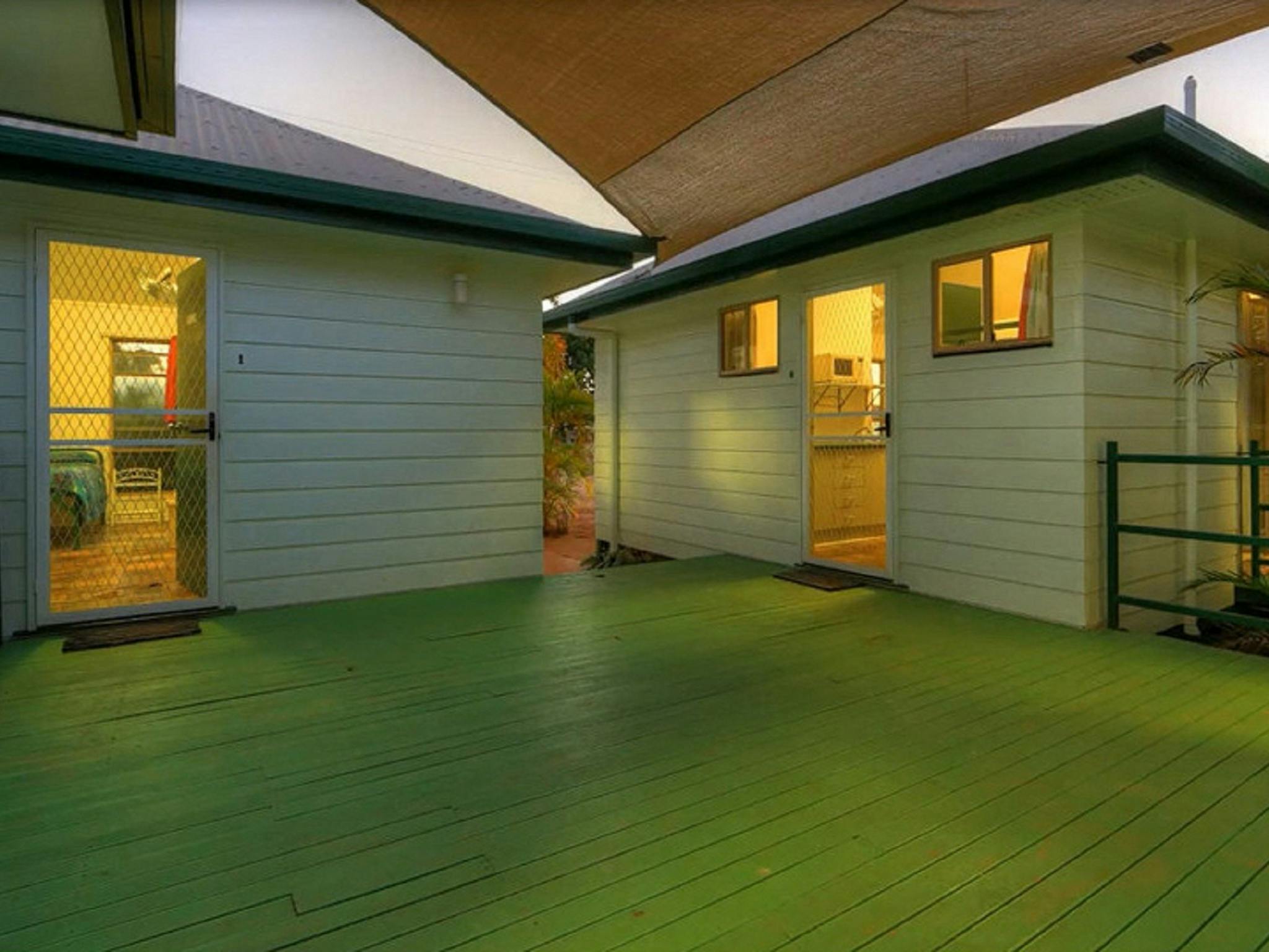 Gee-Dees Family Cabins Gee-Dees Family Cabins