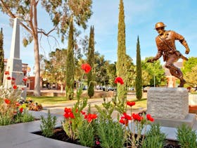 Private Robert Mactier Statue