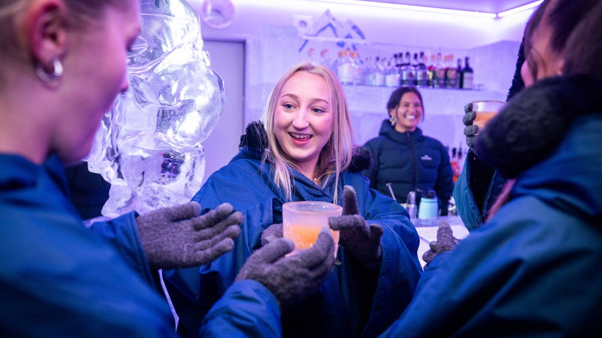 IceBar Surfers
