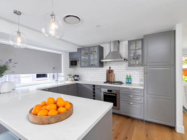 berry accommodation queenberry cottage kitchen with gas appliances and orange bowl
