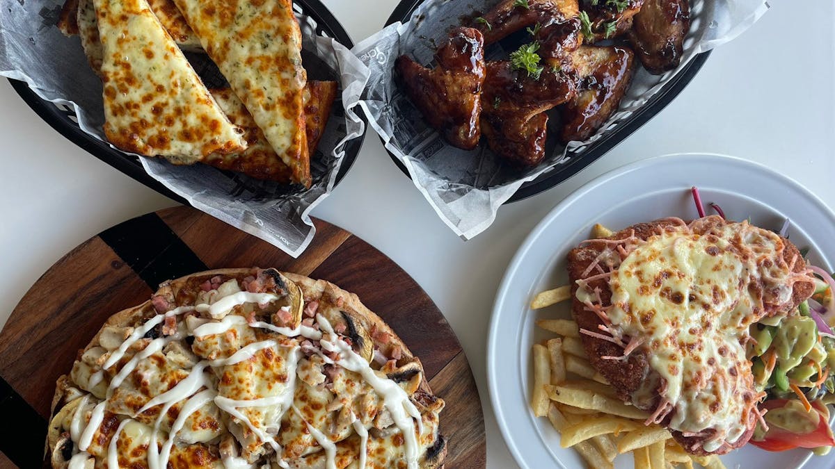 Pizza, wings, garlic bread & schnitzel - Grandchester Hotel