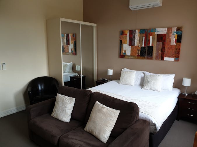 KING DELUXE SUITE