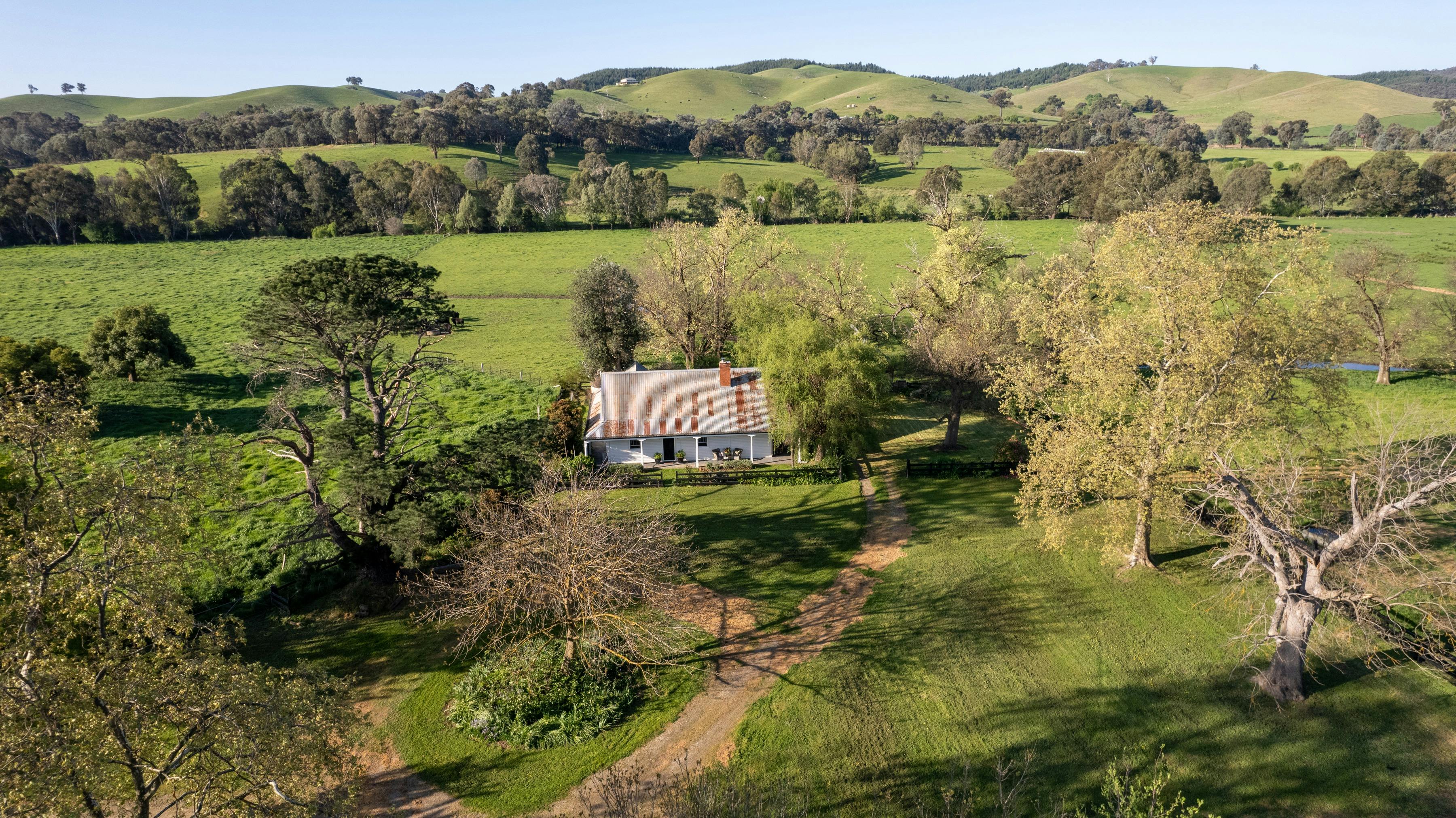 The Cottage at Dunmore Farm - luxury Victorian Farm Stay