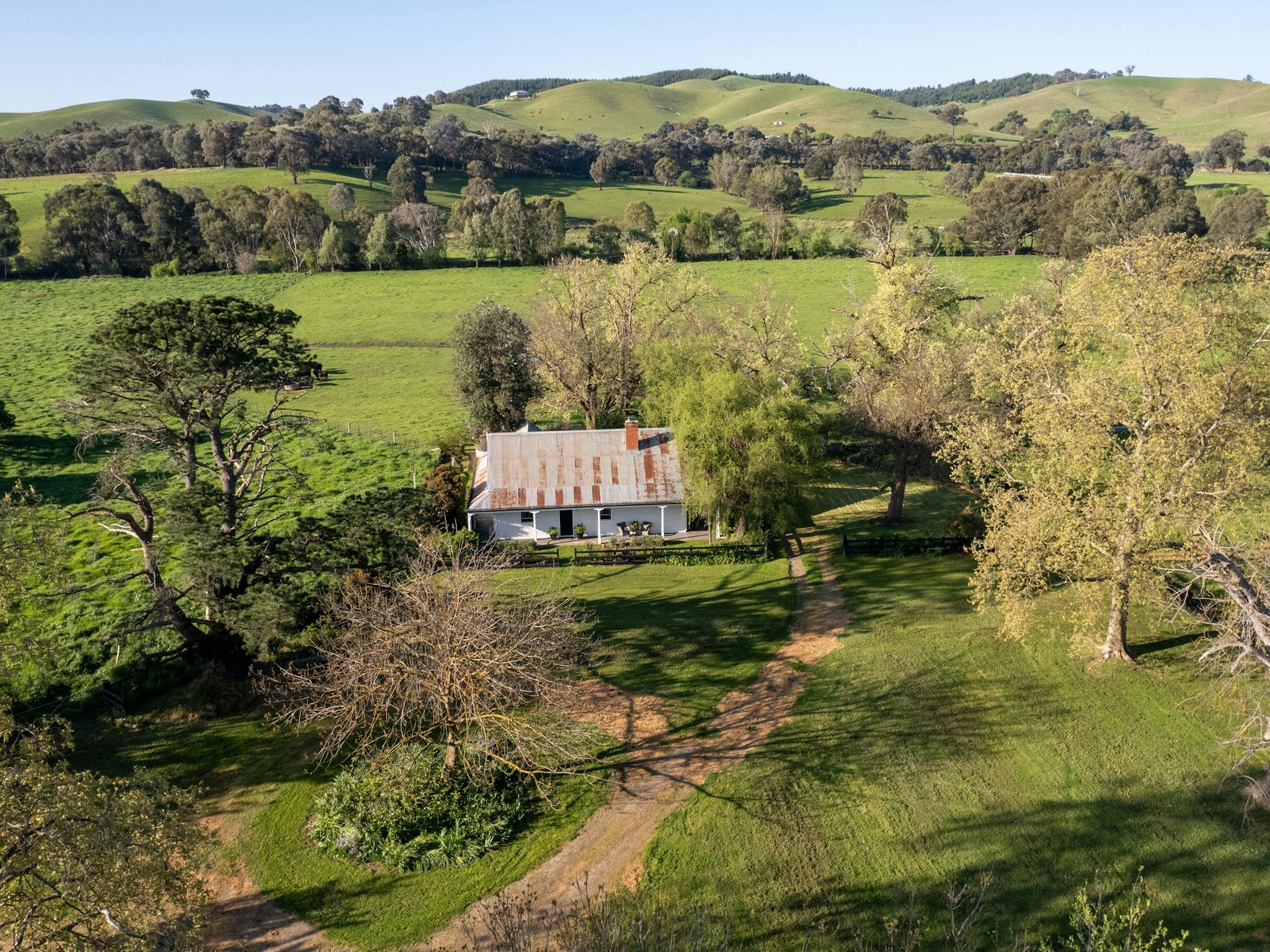 The Cottage at Dunmore Farm - luxury Victorian Farm Stay