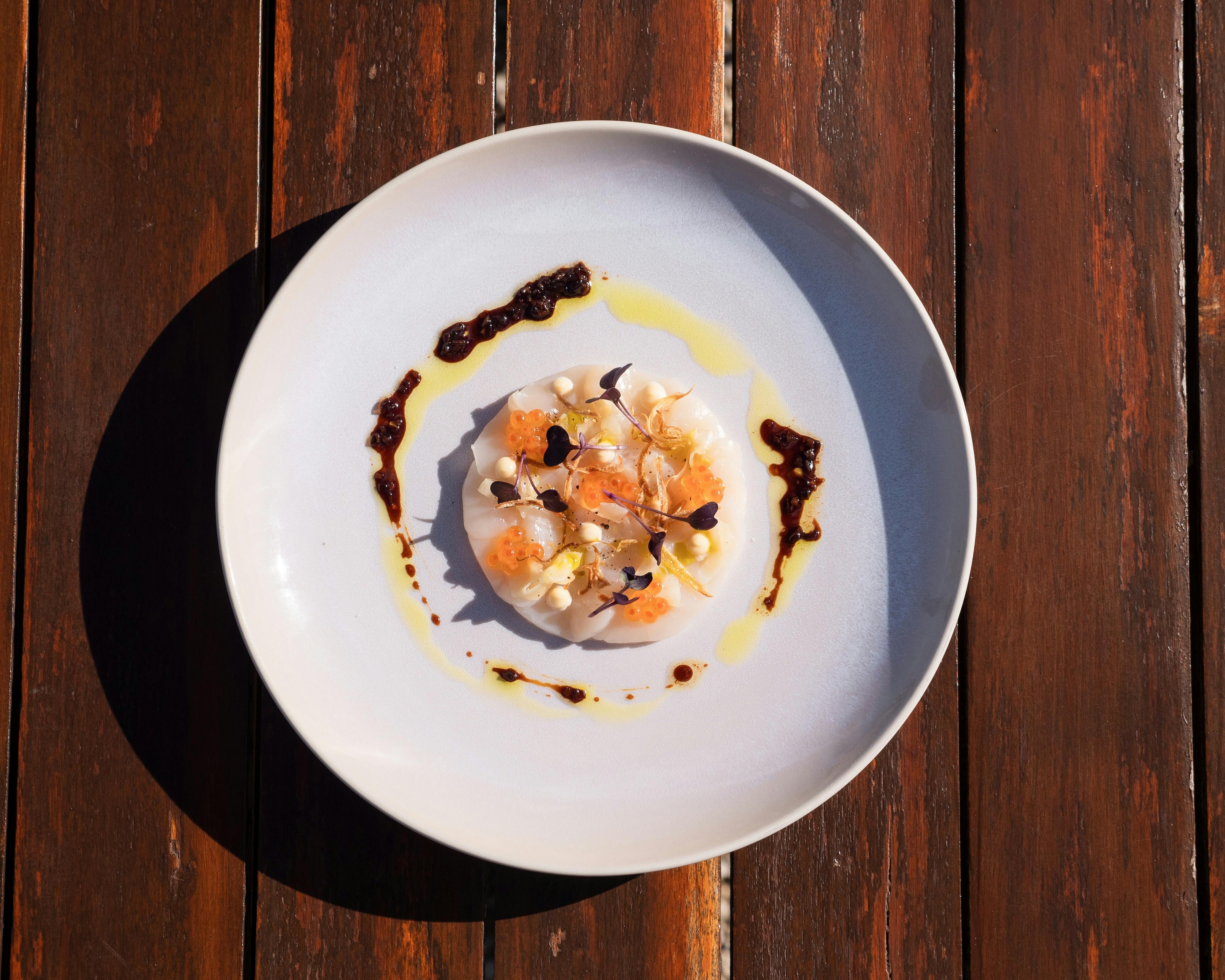 스윙잉 브릿지 와인 인덜지 스캘럽 요리