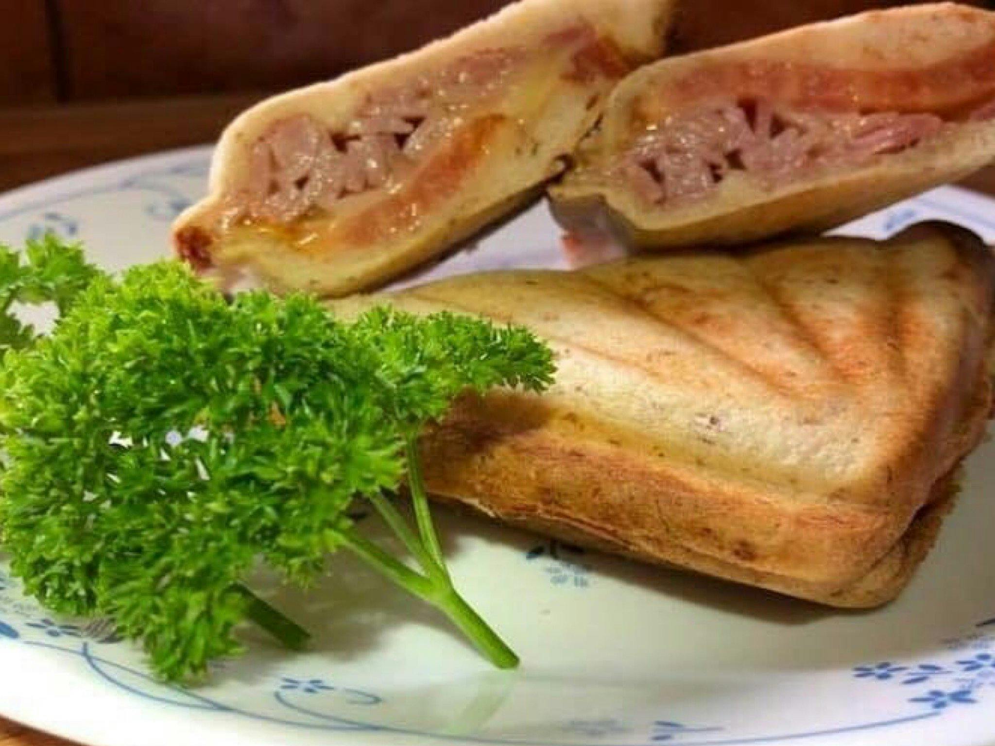 Ham, cheese, tomato toasties