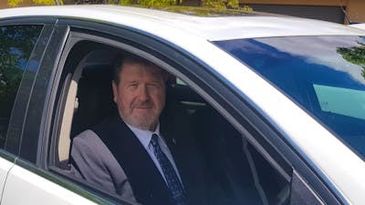 Driver Rodney has exceptional credentials and has driven luxury tours for many years