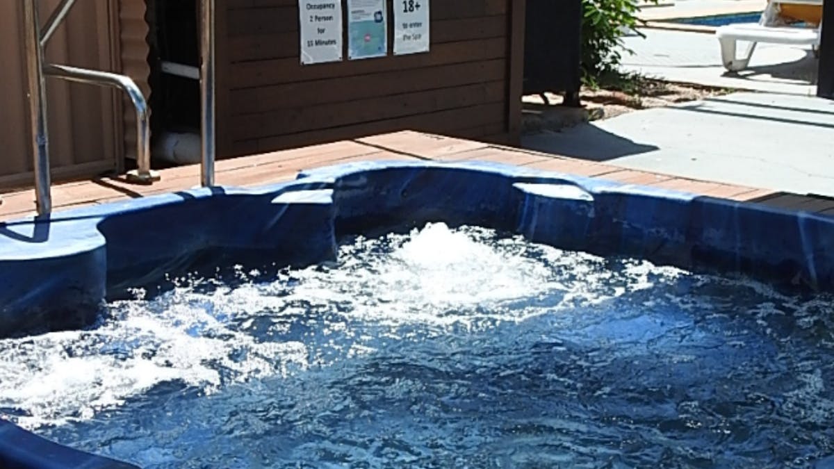 Hot Artesian Spa (Apr – Oct)