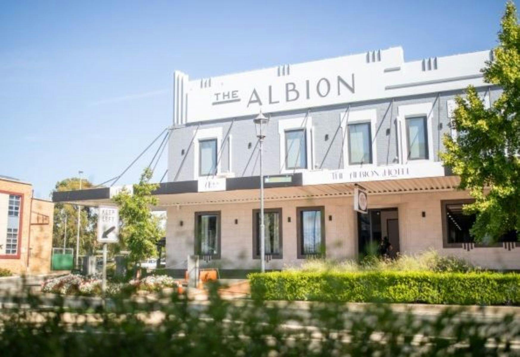 The Albion Hotel Cootamundra