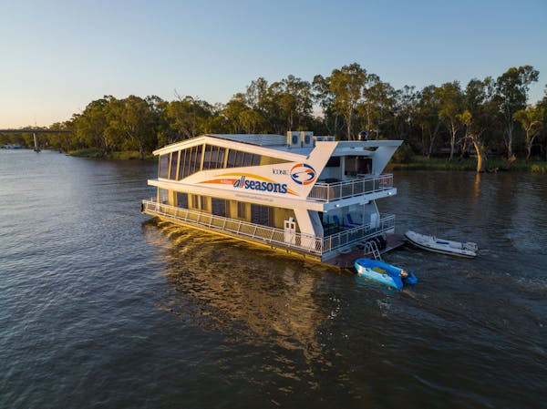 All Seasons Houseboats