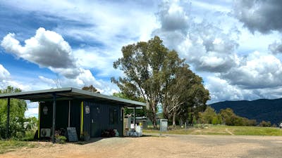 Photo of the micro-market at the front gate of Amberly Farm