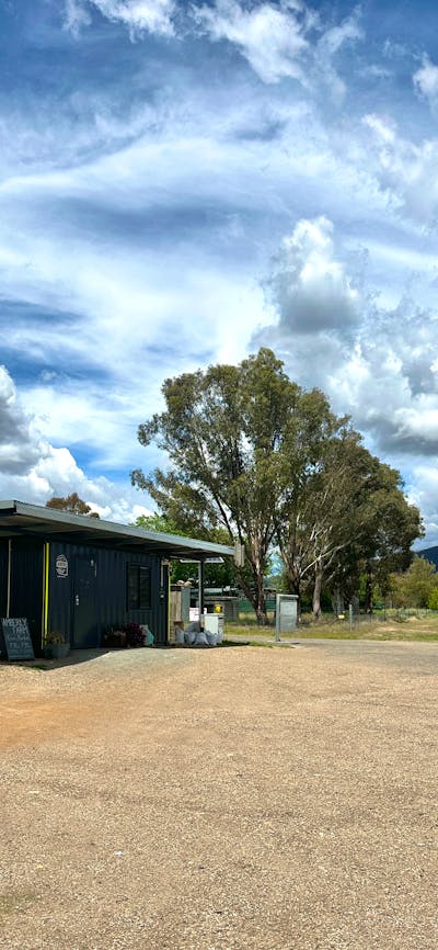 Photo of the micro-market at the front gate of Amberly Farm