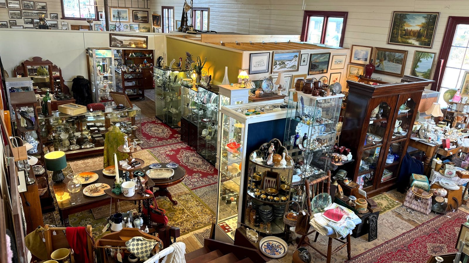 A maze of 16 dealers with antiques, collectables and Tasmanian timber furniture