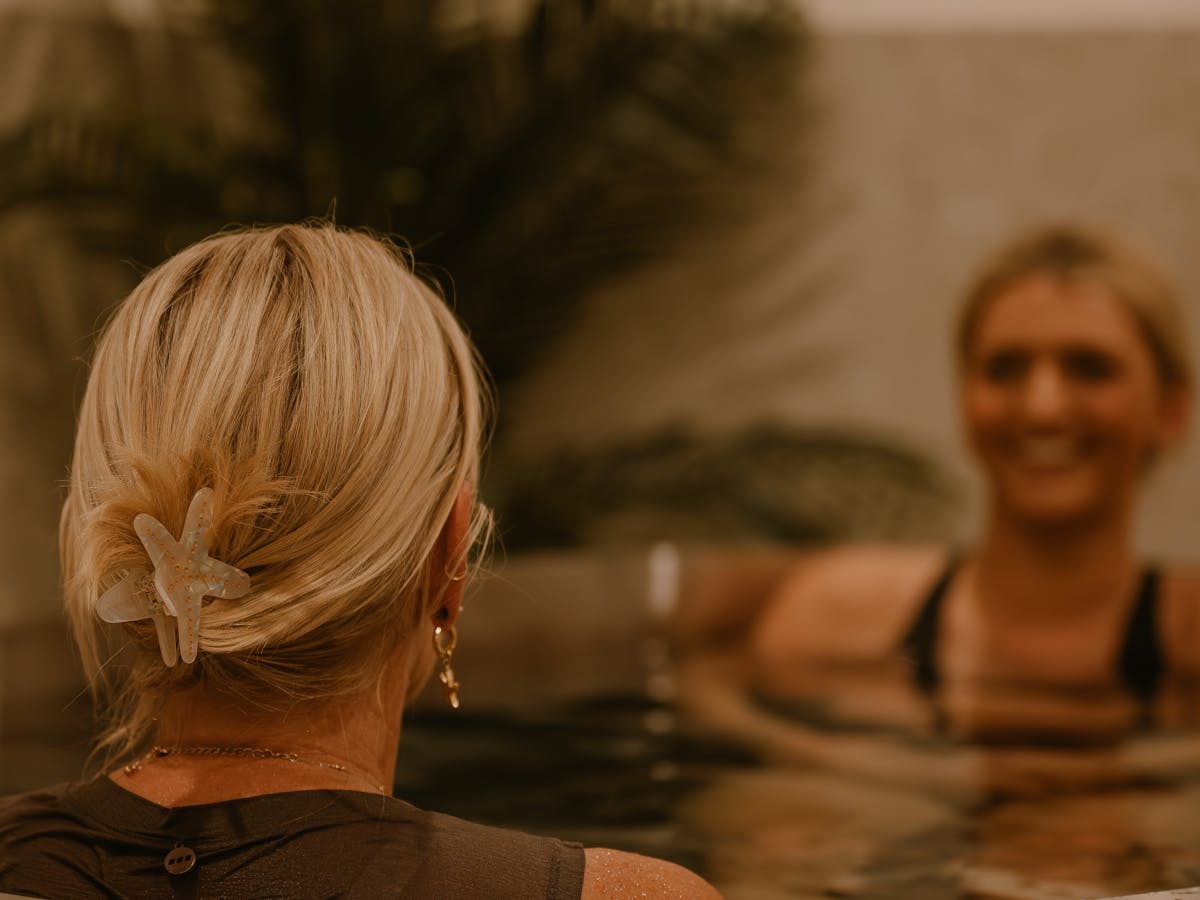 this invigorating therapy alternates between hot & cold immersion stimulating circulation
