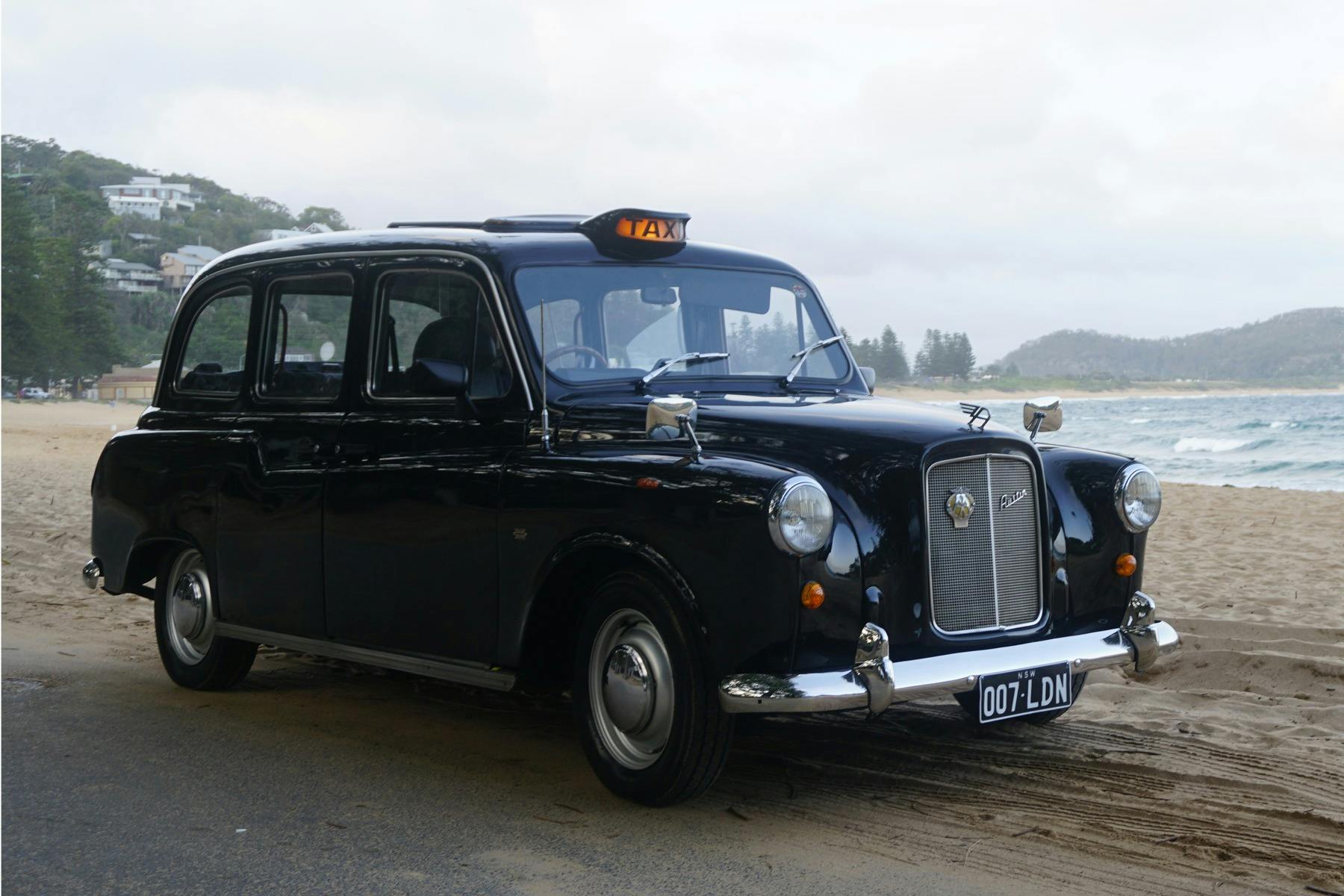 Palm Beach - Custom Sydney Tour - Classic London Black Cab