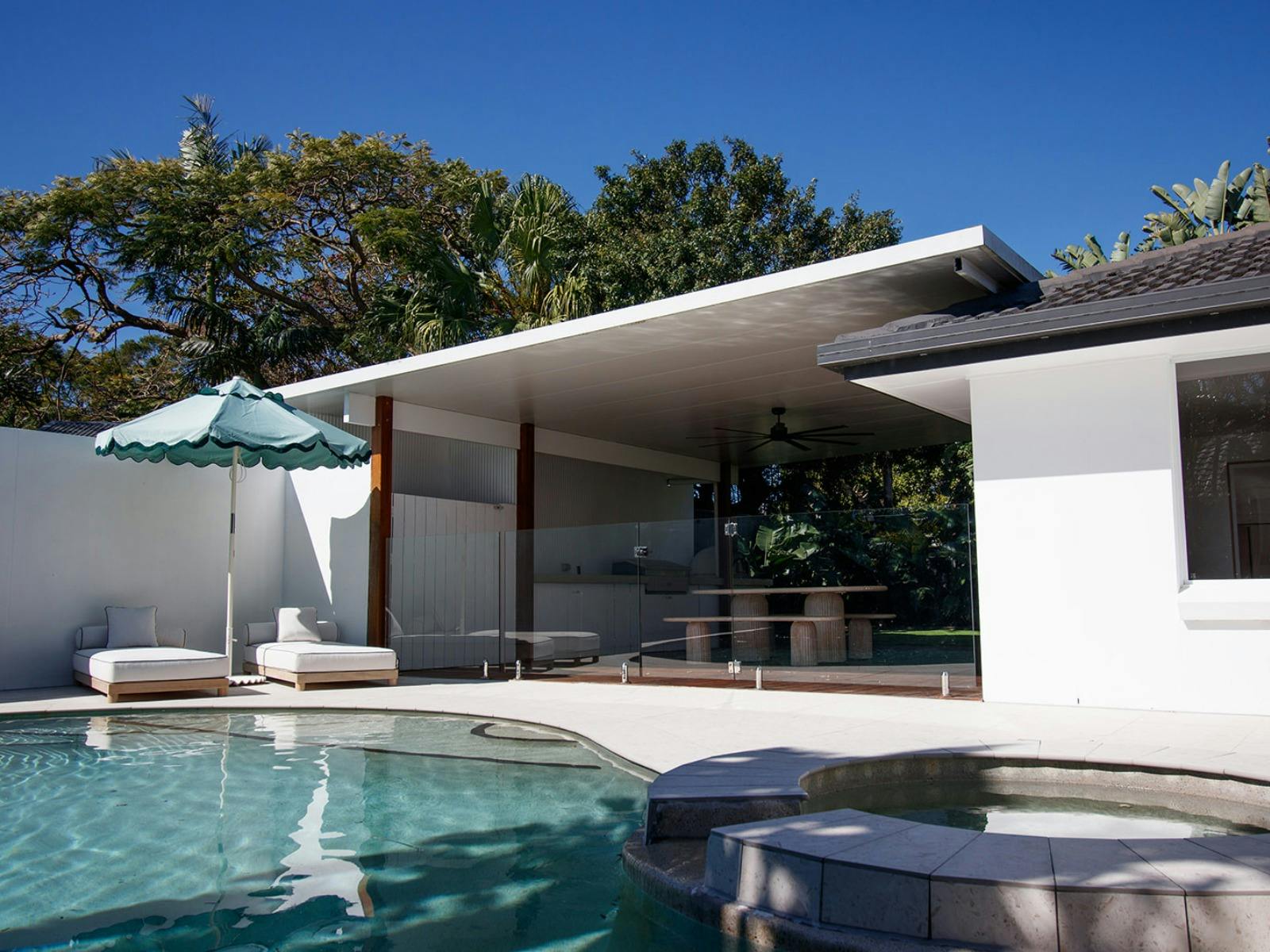 3 Bedroom home in Burleigh - Exterior/Pool 3 Bedroom home in Burleigh - Exterior/Pool