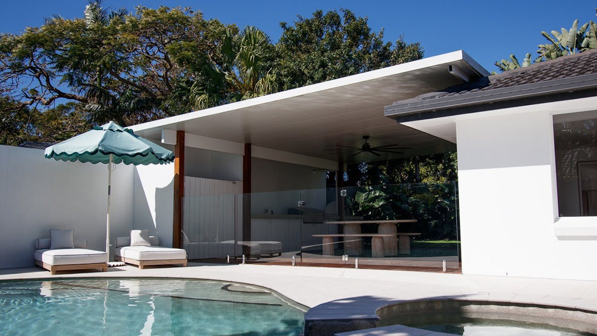 3 Bedroom home in Burleigh - Exterior/Pool