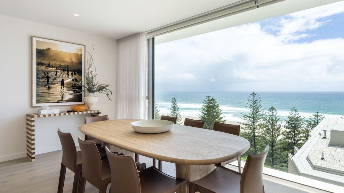 3 Bedroom unit in Burleigh - Dining Area