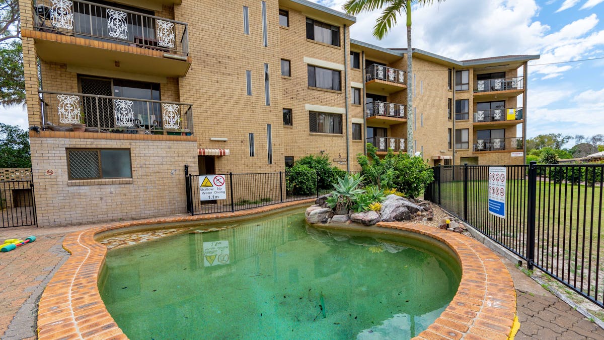 Complex pool