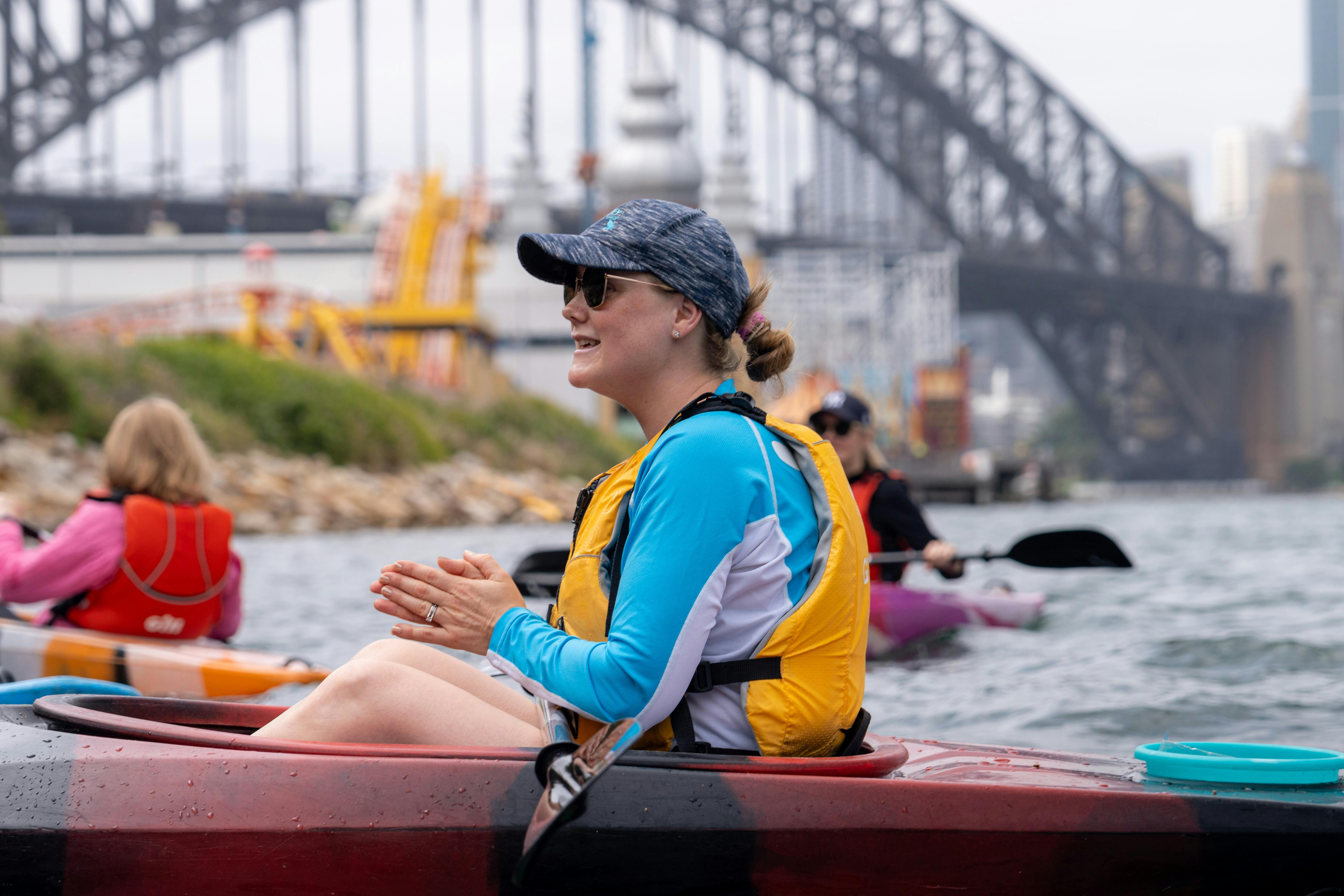 Laura Stone leitet die Corporate Social Responsibility von Unternehmen in Sydney im Bereich Ökotourismus im Hafen von Sydney.