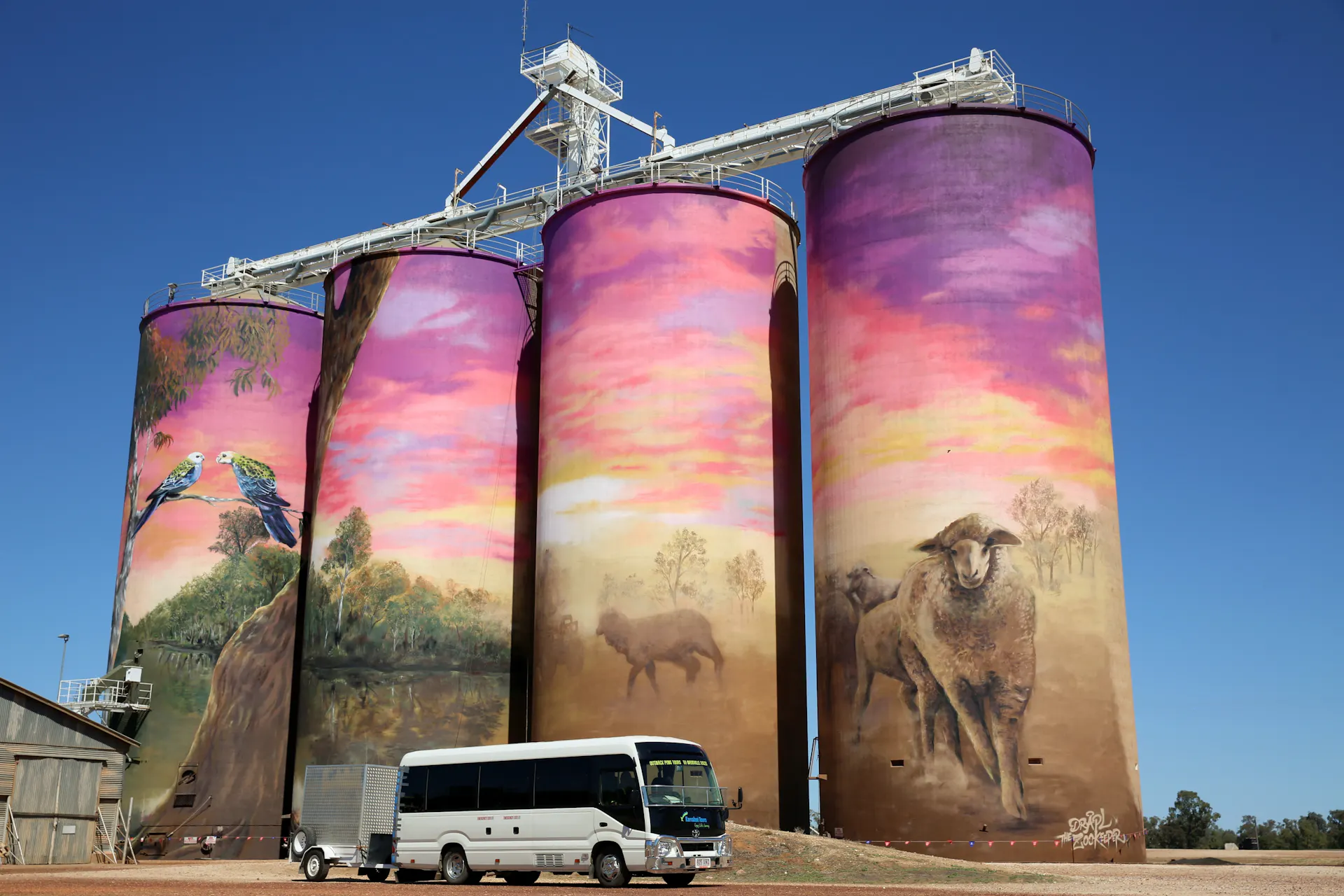 Karrabee Outback Pubs Tours