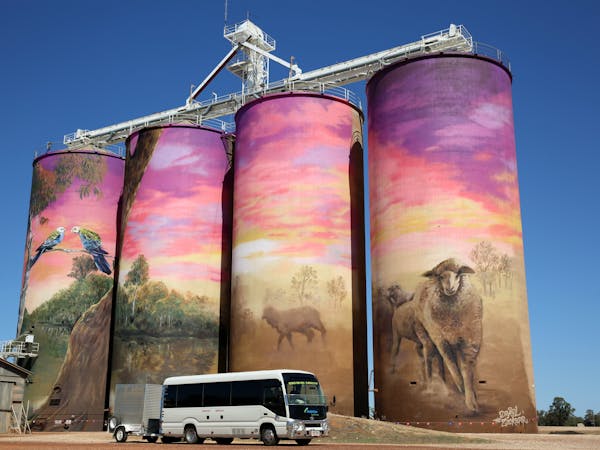 Karrabee Outback Pubs Tours