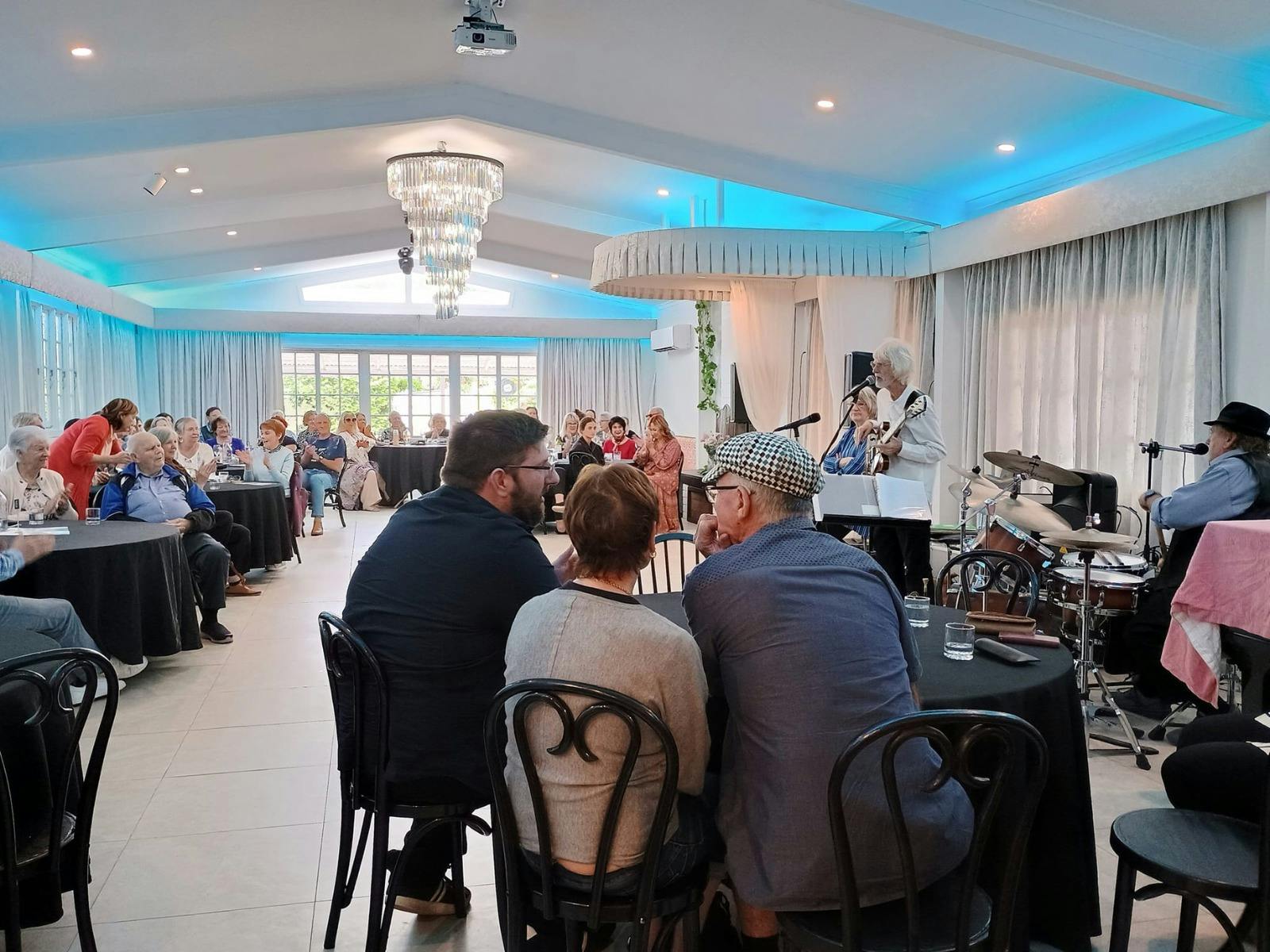 JAZZ – Lazy Sunday Afternoon in Grand Surrounds