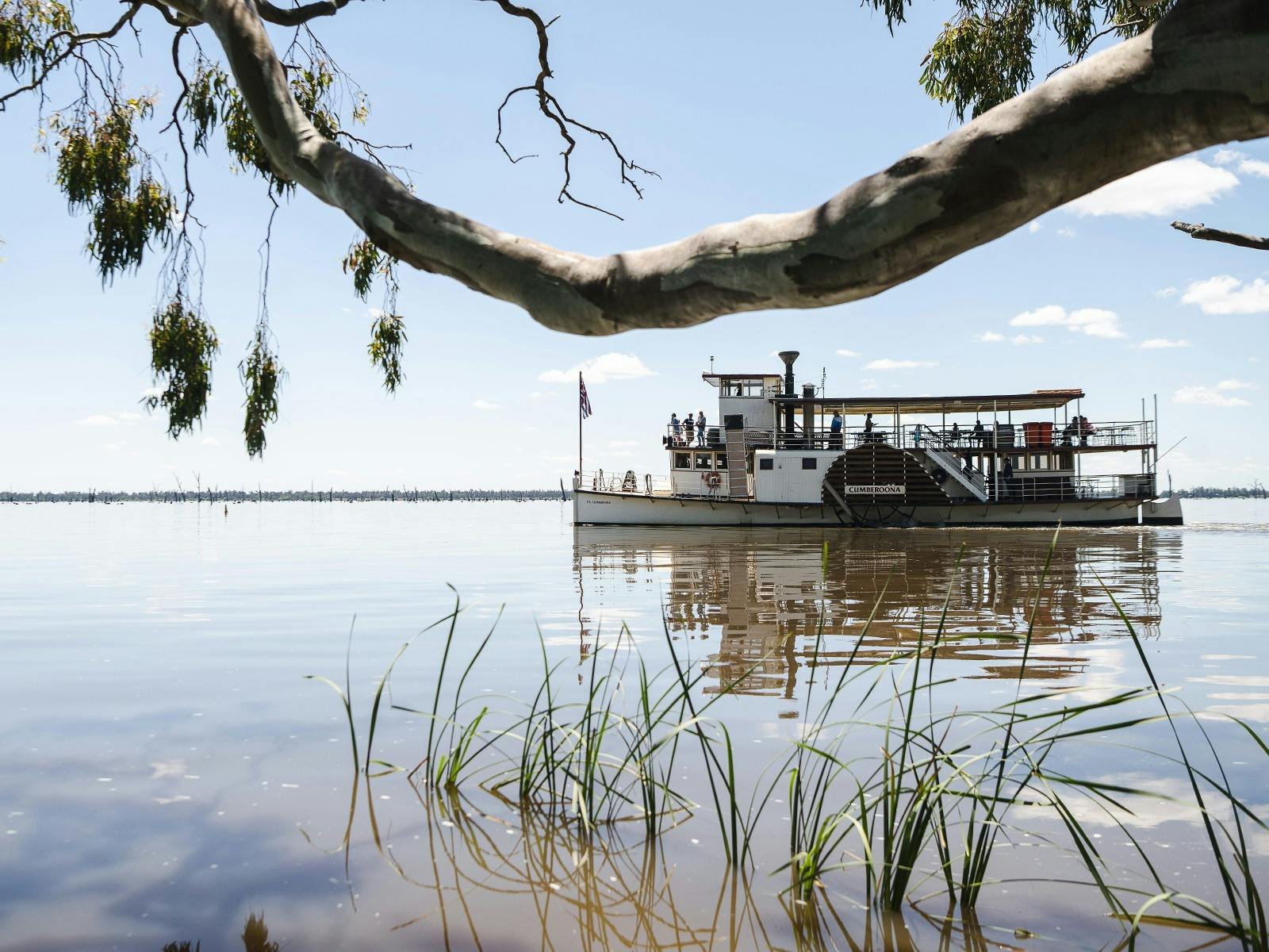 Included tour on Lake Mulwala