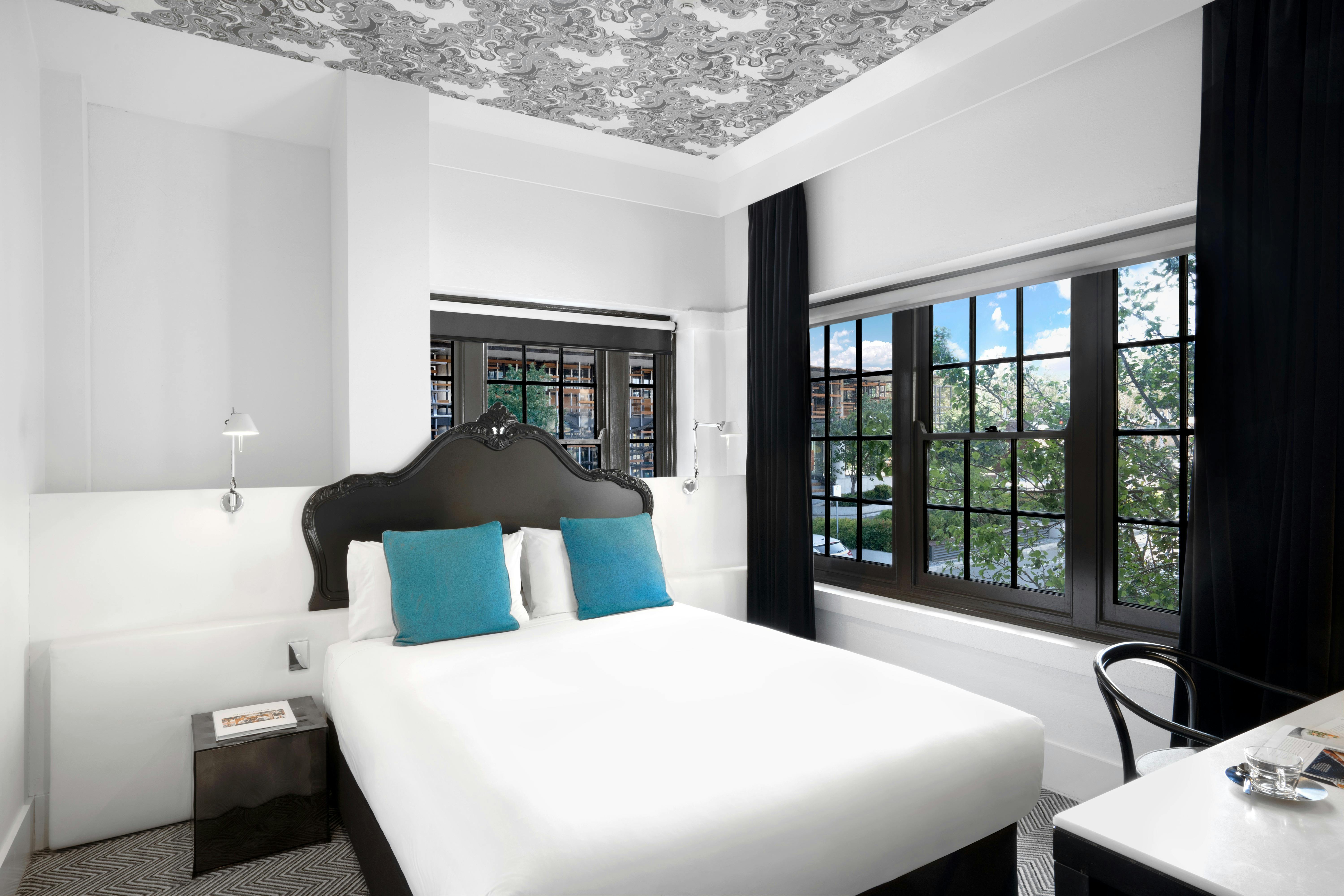 Peppers Gallery Hotel - Hotel Room