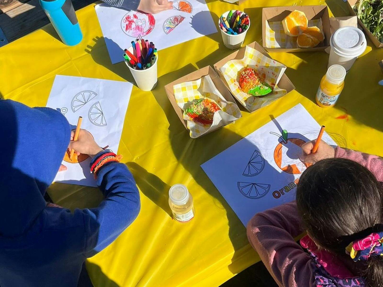 学校休暇中の塗り絵アクティビティ