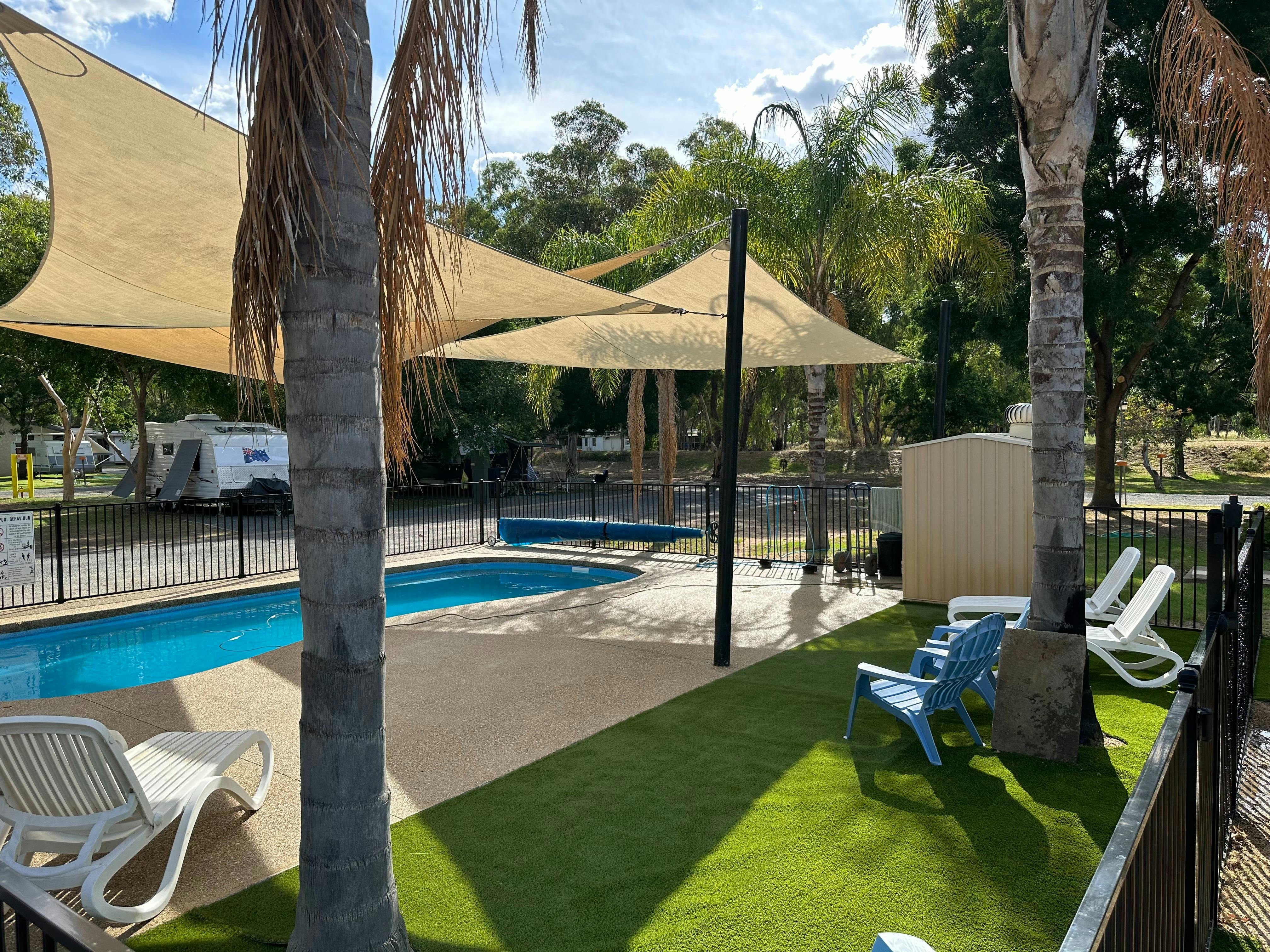 温水プールでリラックス