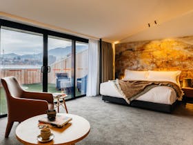 Premium Waterfront Suite Bedroom