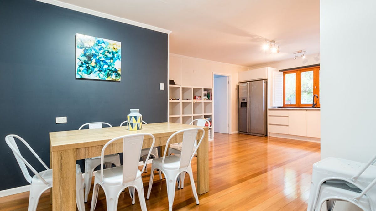 4 Bedroom home in Burleigh - Dining Room