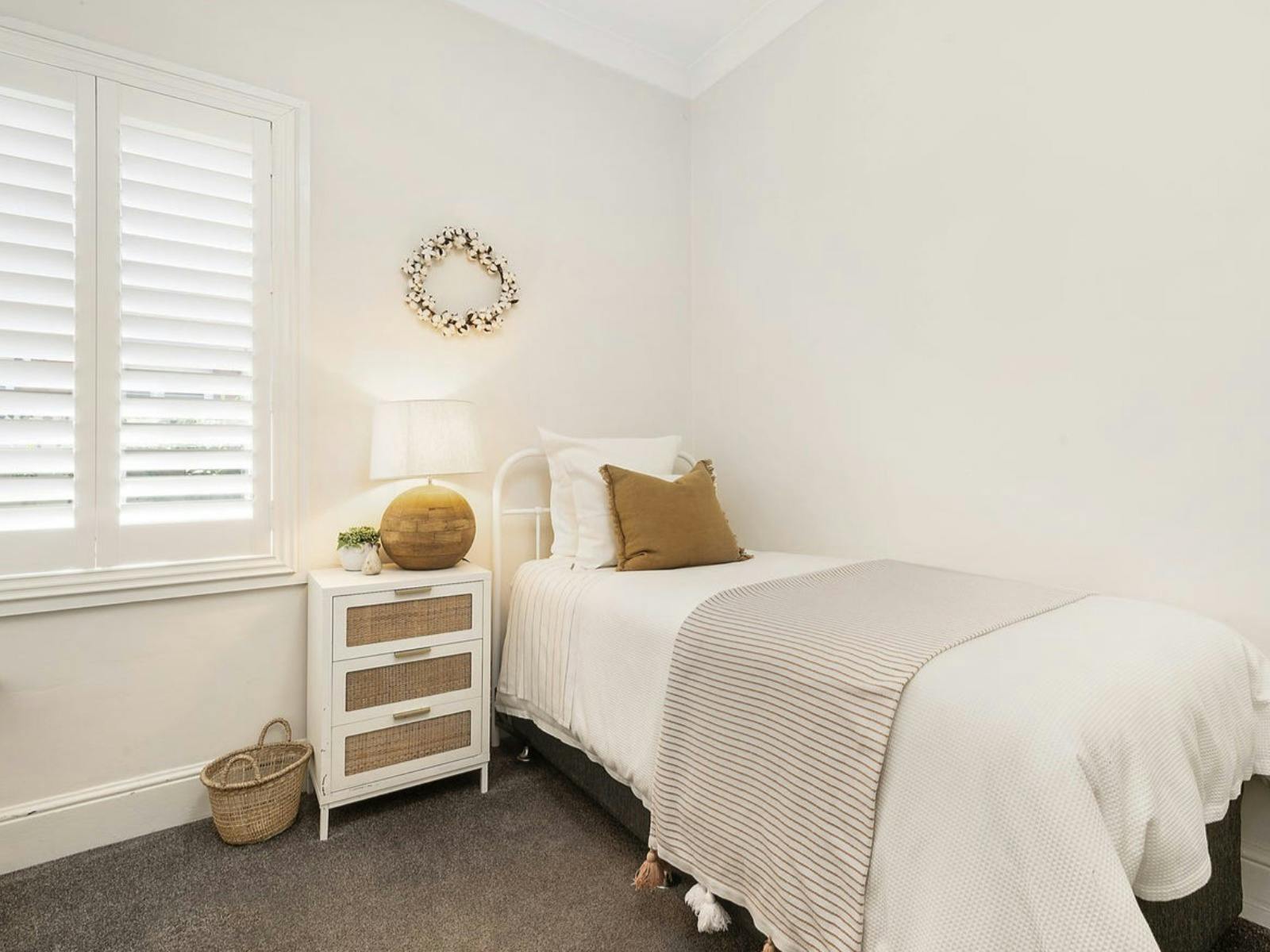 広々とした居心地の良いシングルベッドルーム