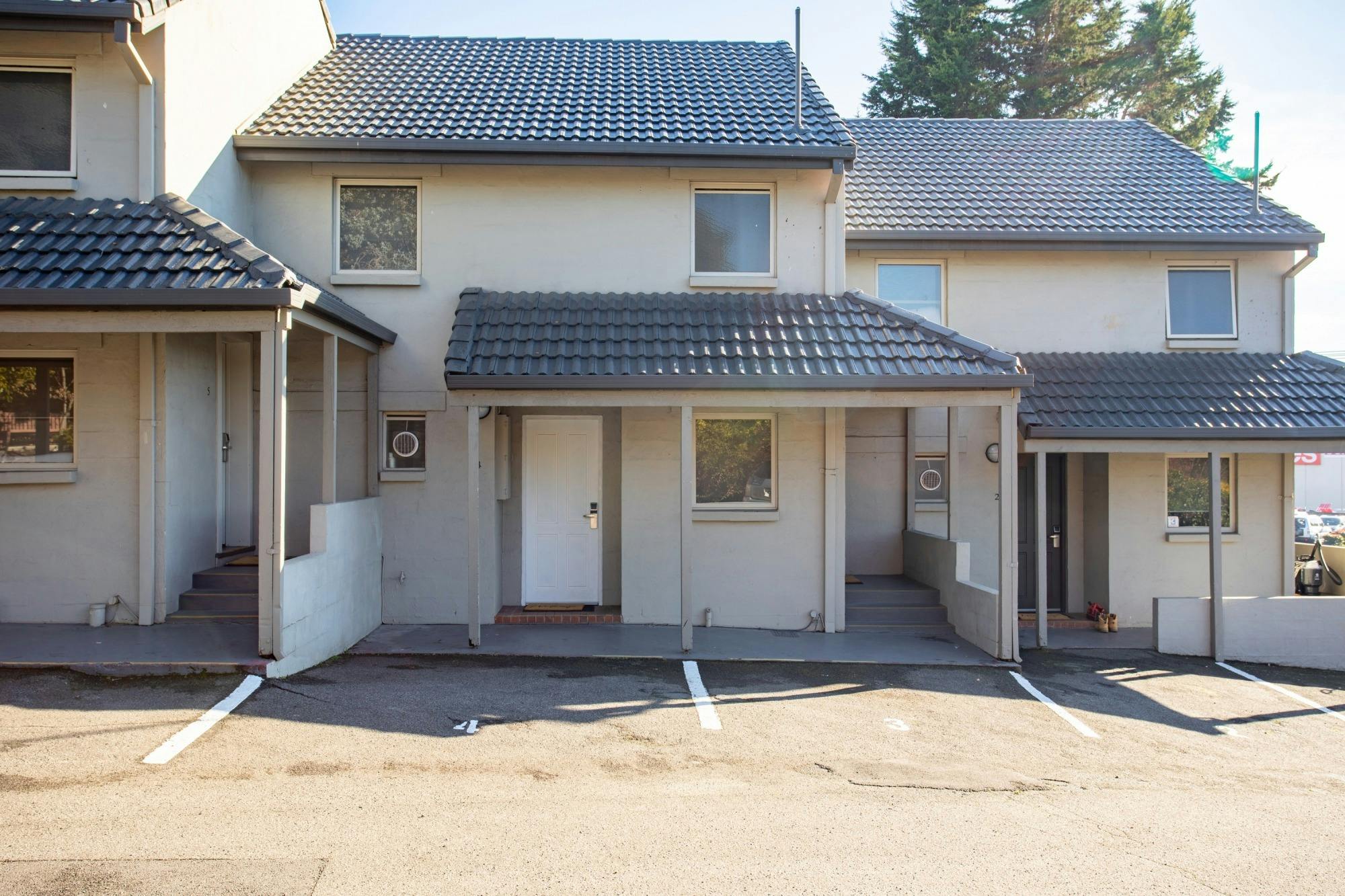 Elphin Serviced Apartments Exterior