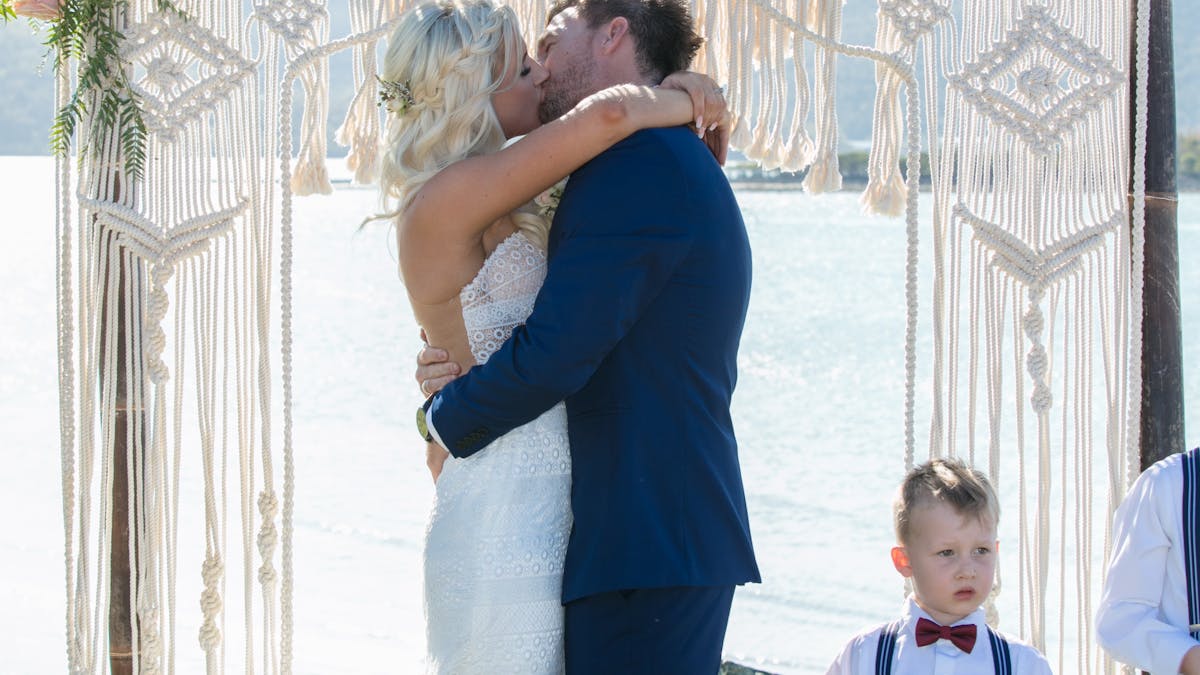 Macrame-Arbour-Whitsunday-waterside-wedding-cermeony
