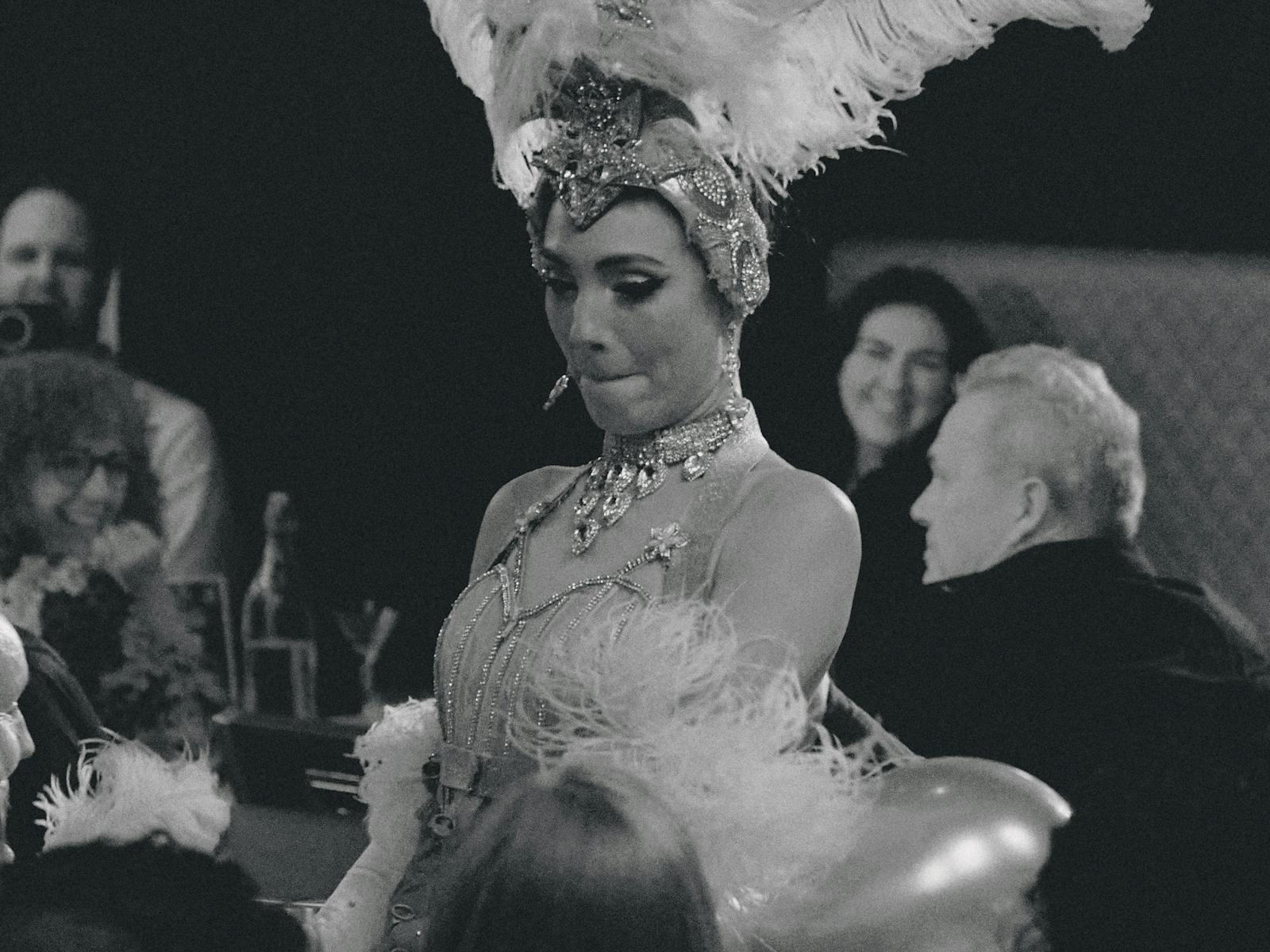 Burlesque show performance while guests eat dinner