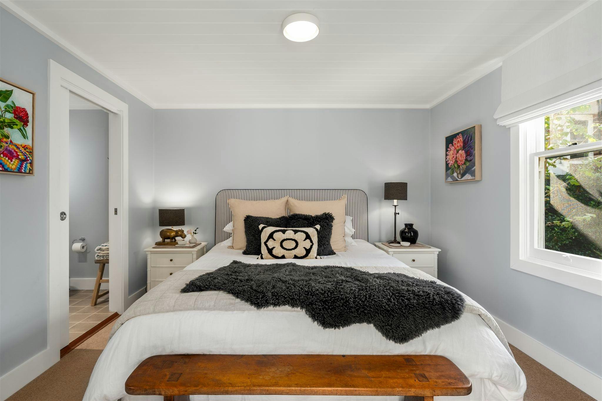 Studio King with ensuite