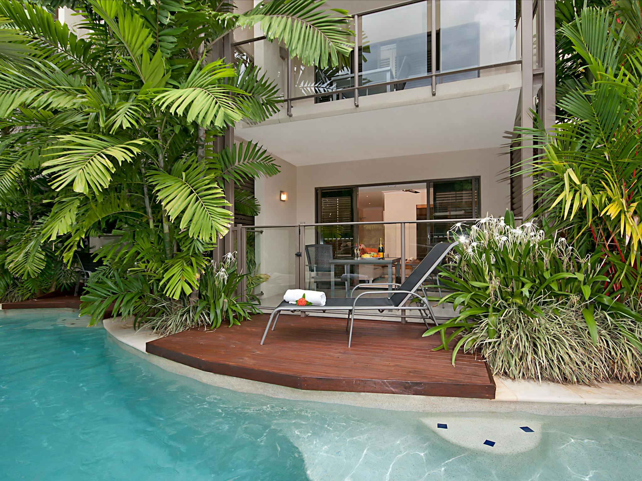 Studio Pool Deck Studio Pool Deck