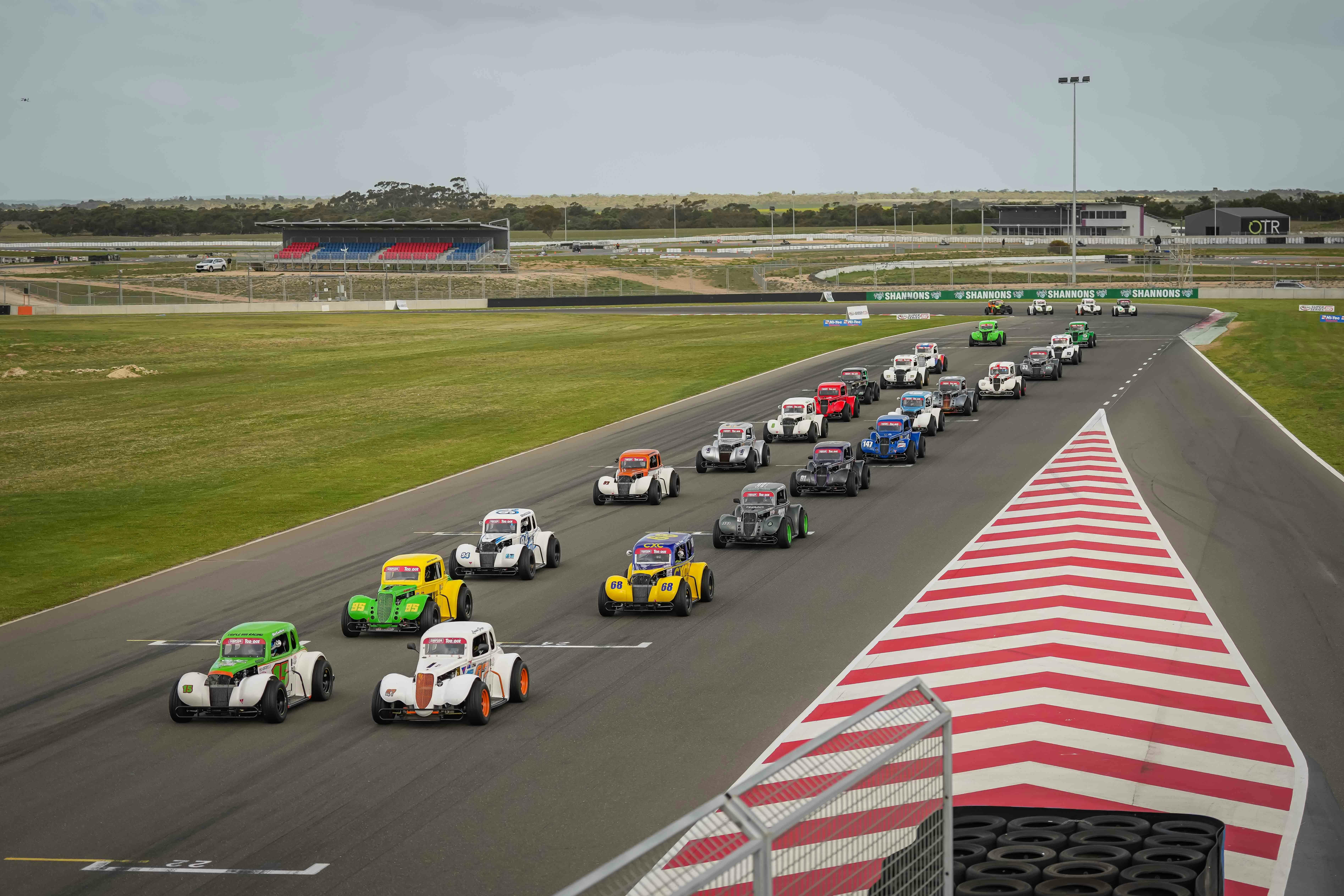 Legend cars gridding up