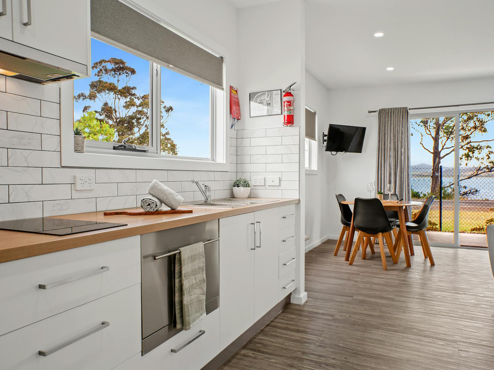 Bay Breeze Cabins | Tasman Holiday Parks - St Helens
