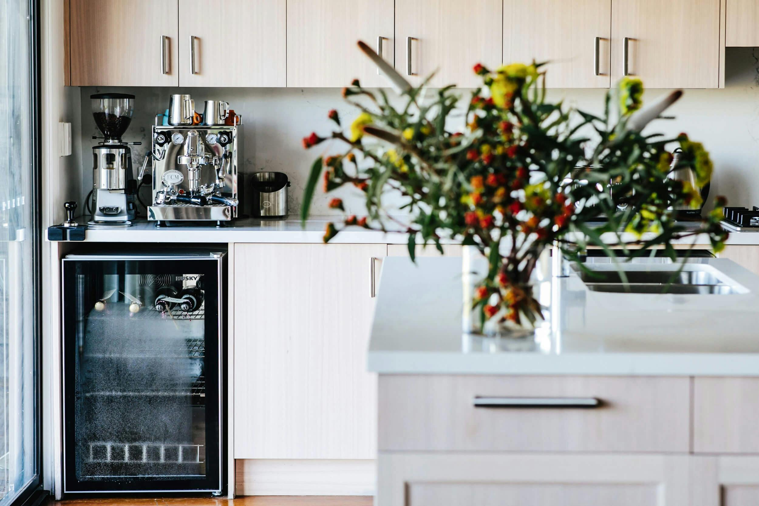 Wonderful kitchen and supplied flowers