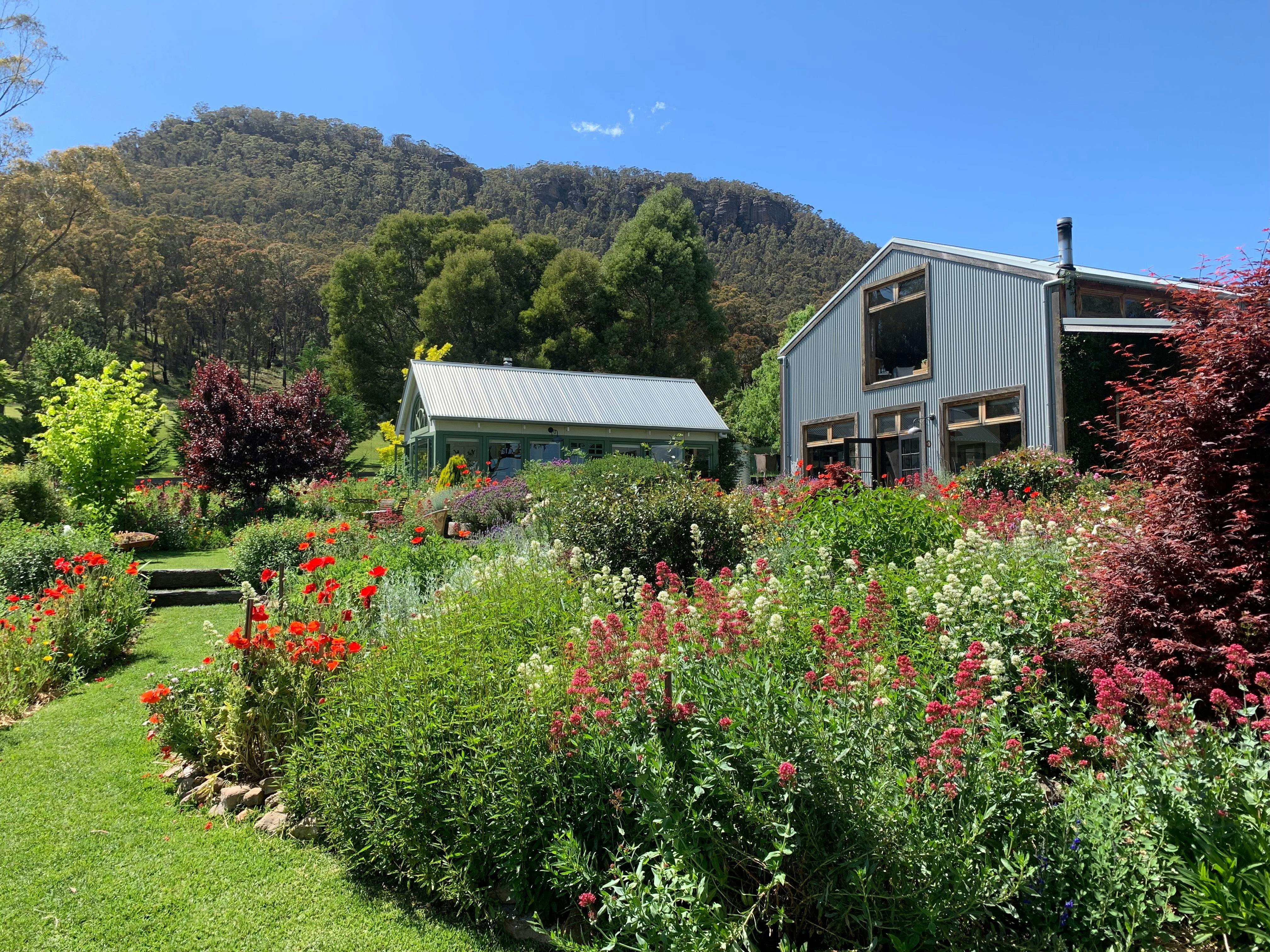 House & Art Studio at Hartvale